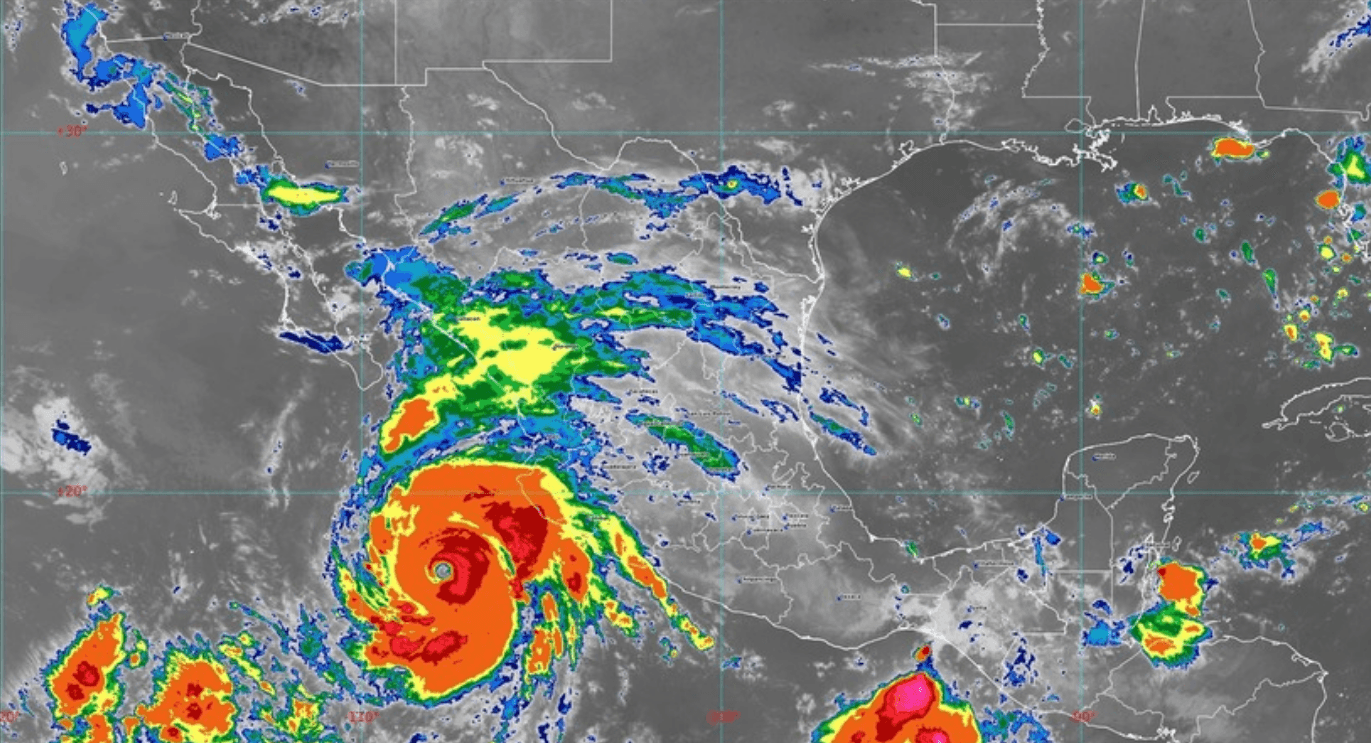 ‘Genevieve’ se convierte en huracán categoría 4 frente a costas de Colima y BCS
