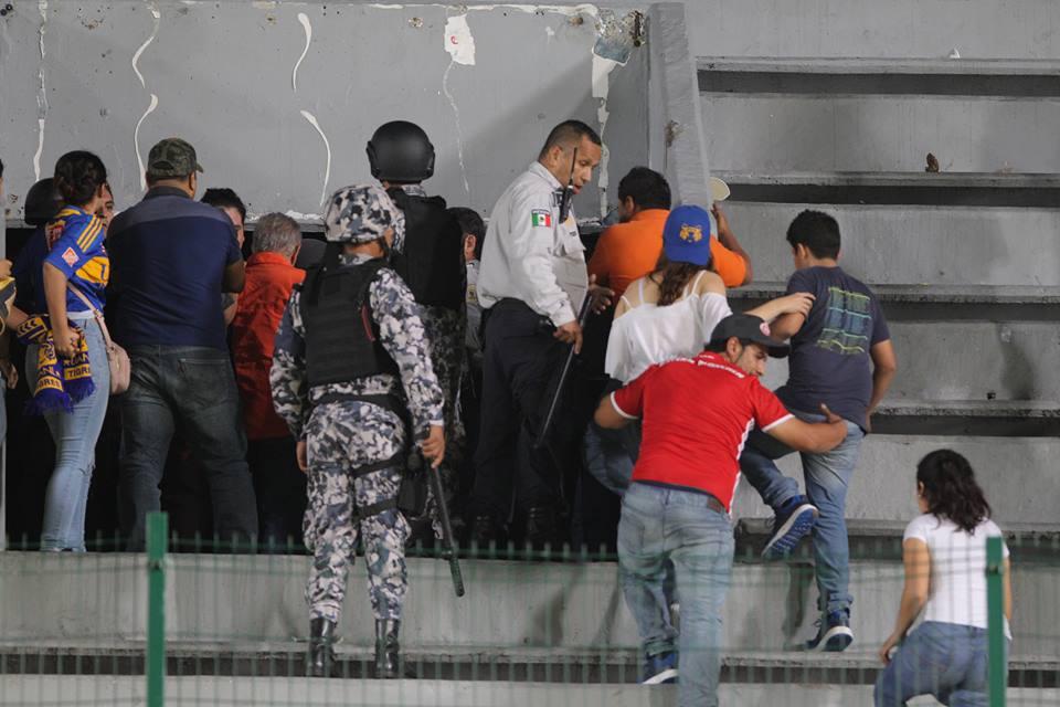 Violencia en la Liga MX: fanáticos de Veracruz golpean a los de Tigres; van a ver, dice el Tuca