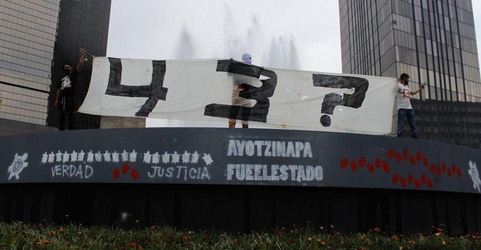 Expolicía federal involucrado en caso Ayotzinapa se entrega a la Fiscalía