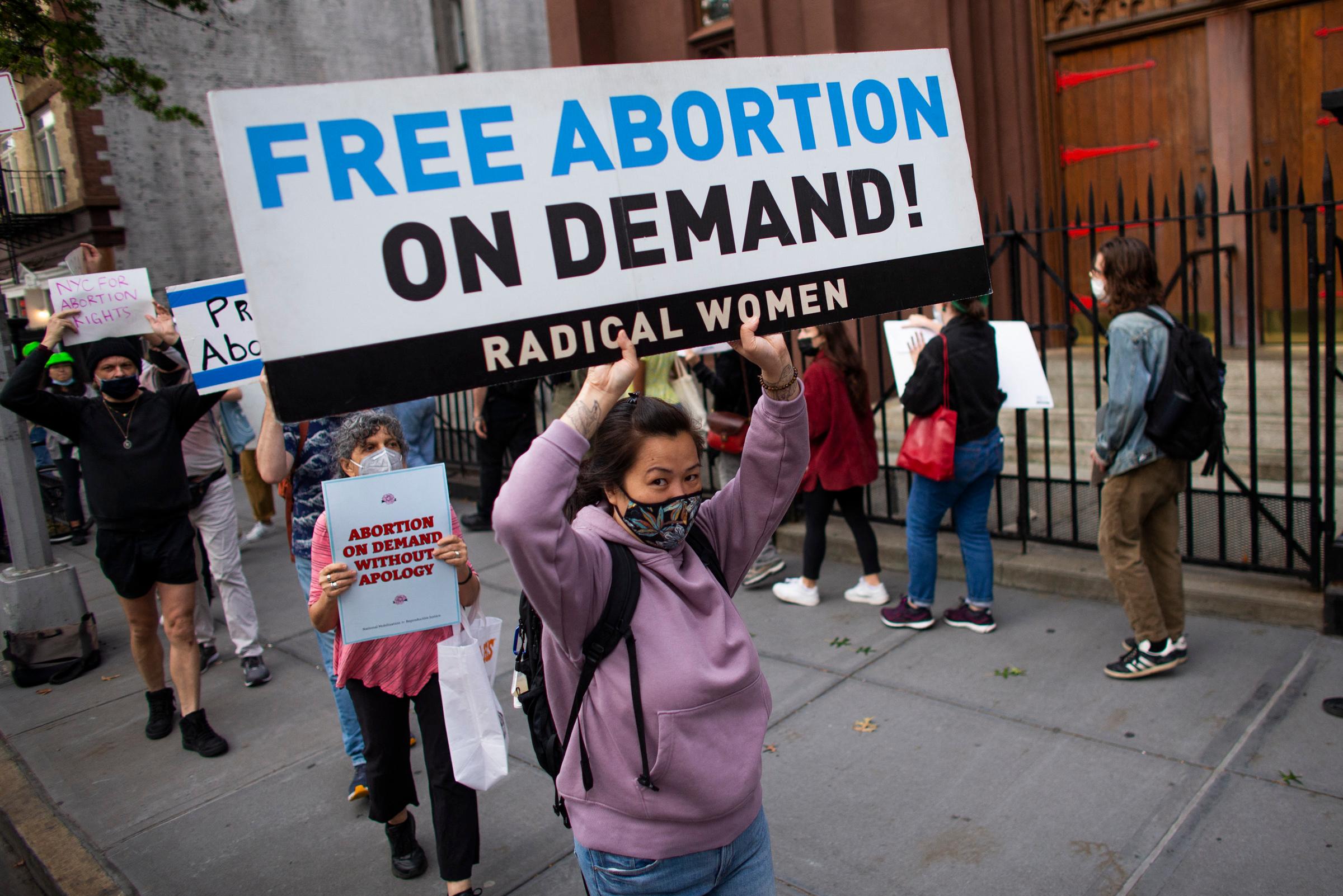 Tribunal de EU restablece ley que prohíbe el aborto a partir de las 6 semanas en Texas
