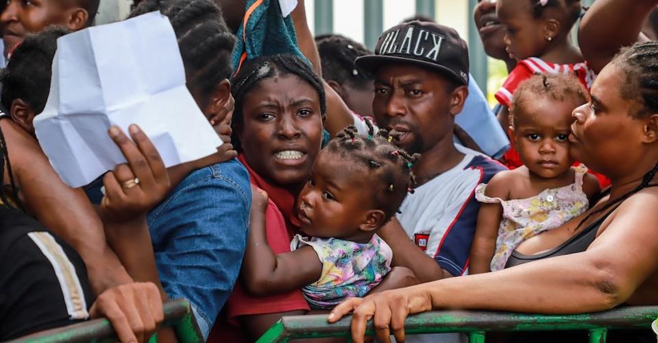 Deportan a 81 migrantes haitianos tras incidente con la Policía Federal