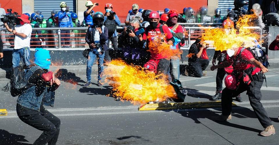Intento de marcha y enfrentamientos con la policía, a 52 años de la matanza de Tlatelolco