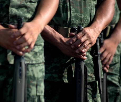 Indagan a militares por muerte de funcionarios en Guerrero