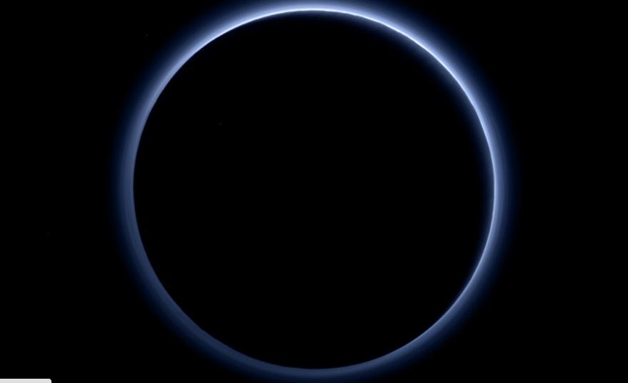 La nave New Horizons descubre cielos azules y agua helada en Plutón