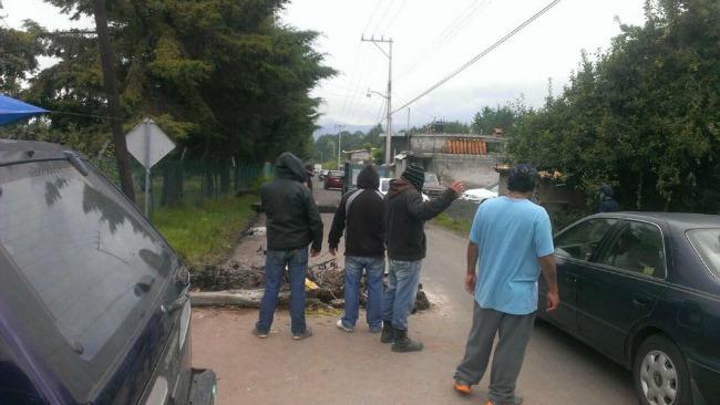 Vuelven las barricadas a Michoacán: protesta en Ucareo por detención de pobladores