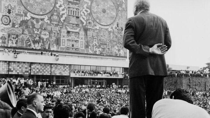 1968: Anuncia el rector de la UNAM marcha al Zócalo por la autonomía y los estudiantes caídos