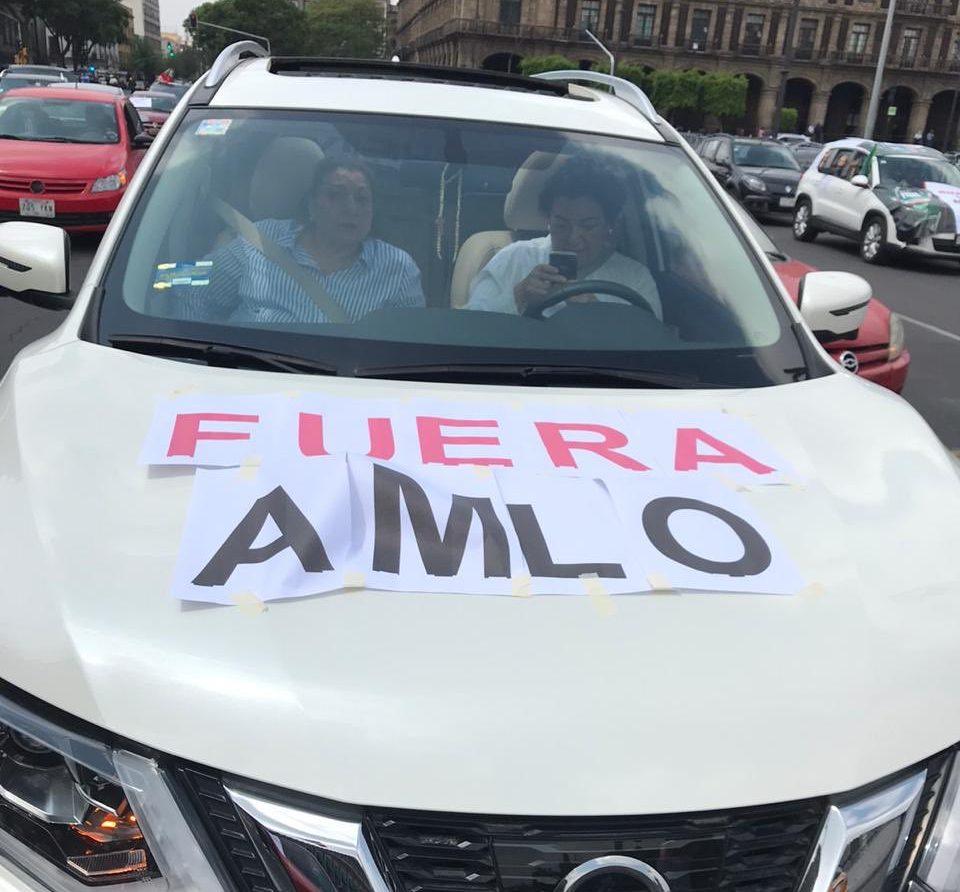 En caravanas de autos, ciudadanos de varios estados protestan contra AMLO
