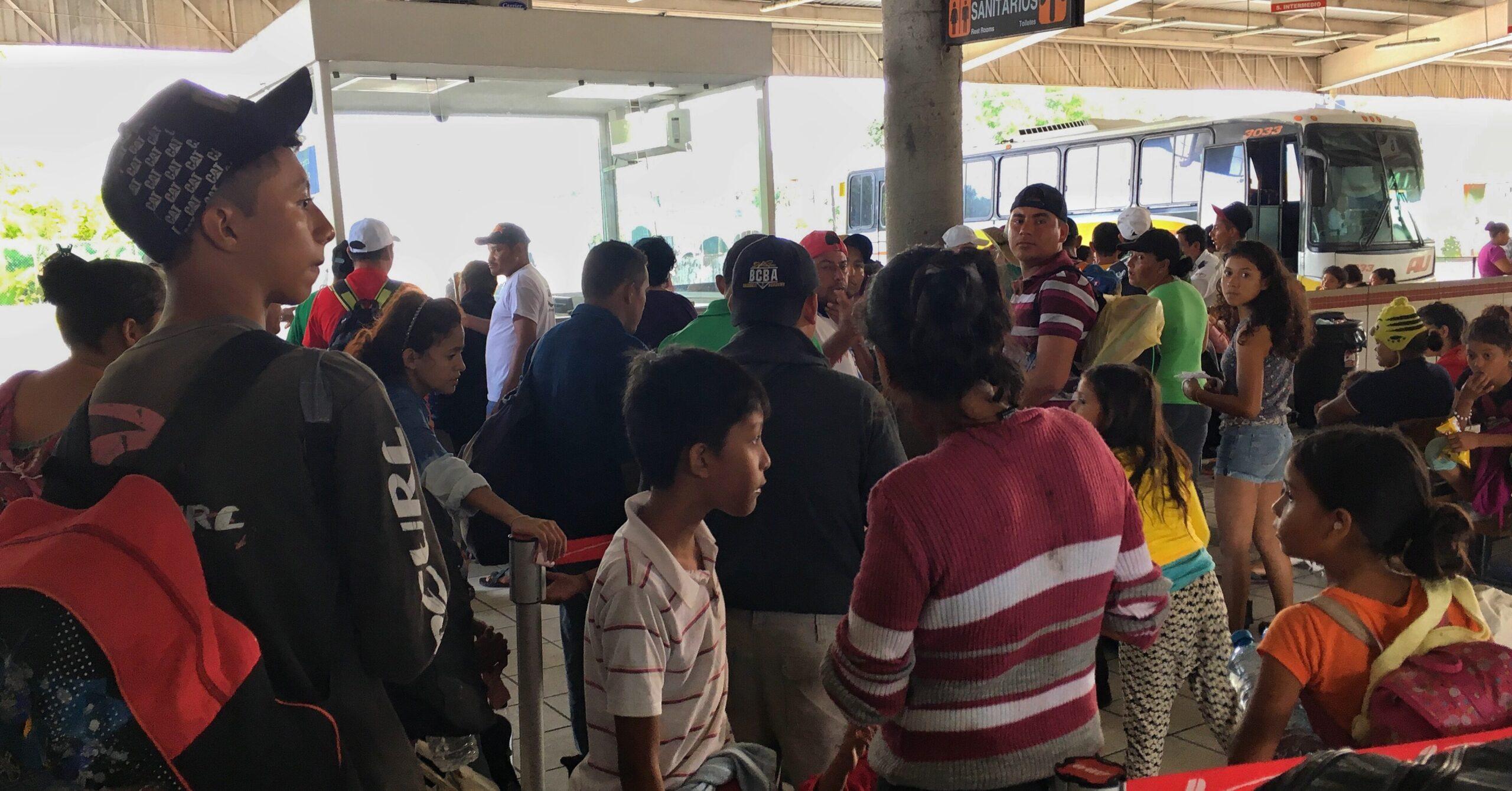 Caravana se fragmenta: migrantes viajan de Veracruz y Puebla hacia la CDMX