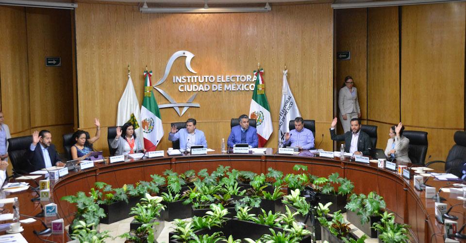 Instituto Electoral ordena suspender la entrega de apoyos y tabletas en Coyoacán por presunto uso electoral