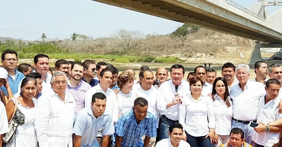 Inauguran en Guerrero puente que conecta municipios de la Costa Chica