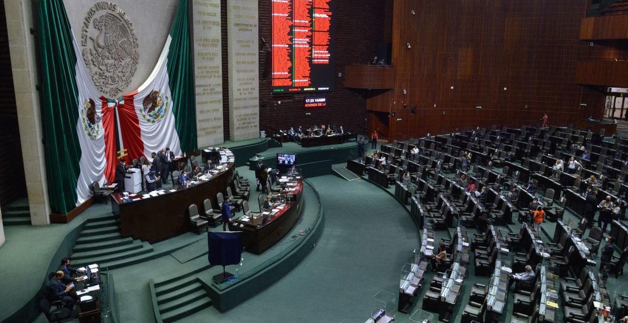 Diputados aprueban en comisiones reforma para devolver a Pemex control en venta de combustibles