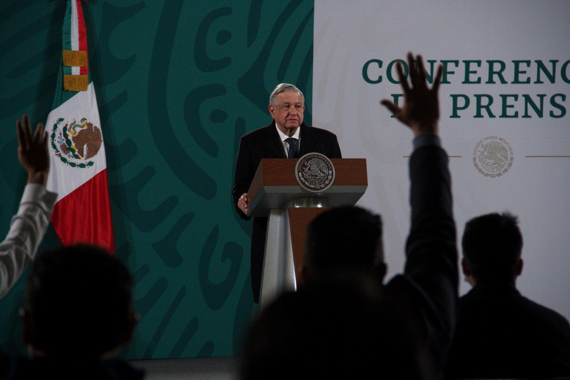 INE debe definir medidas cautelares para que AMLO no hable de elecciones en conferencias: TEPJF