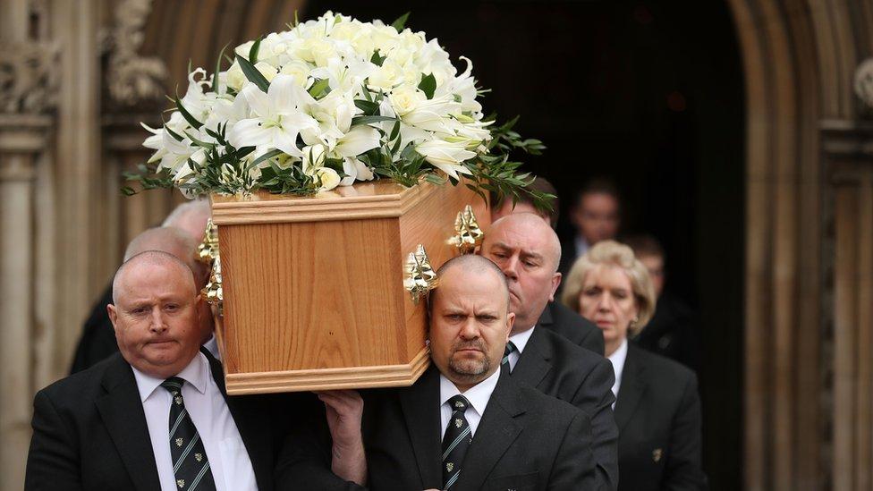 Su legado vivirá por siempre: así fue el conmovedor funeral de Stephen Hawking
