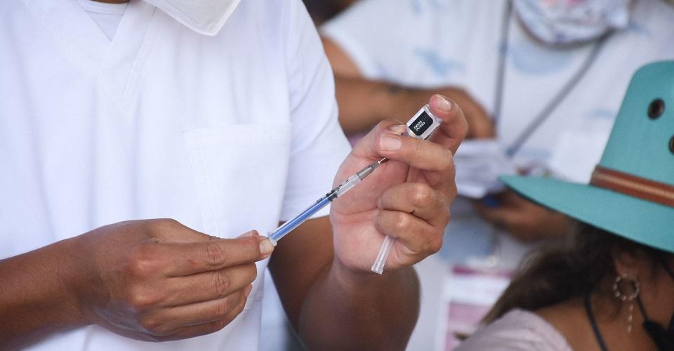 Salud reconoce 222 mil muertes por COVID; aplican 753 mil vacunas, mayor cantidad en un día