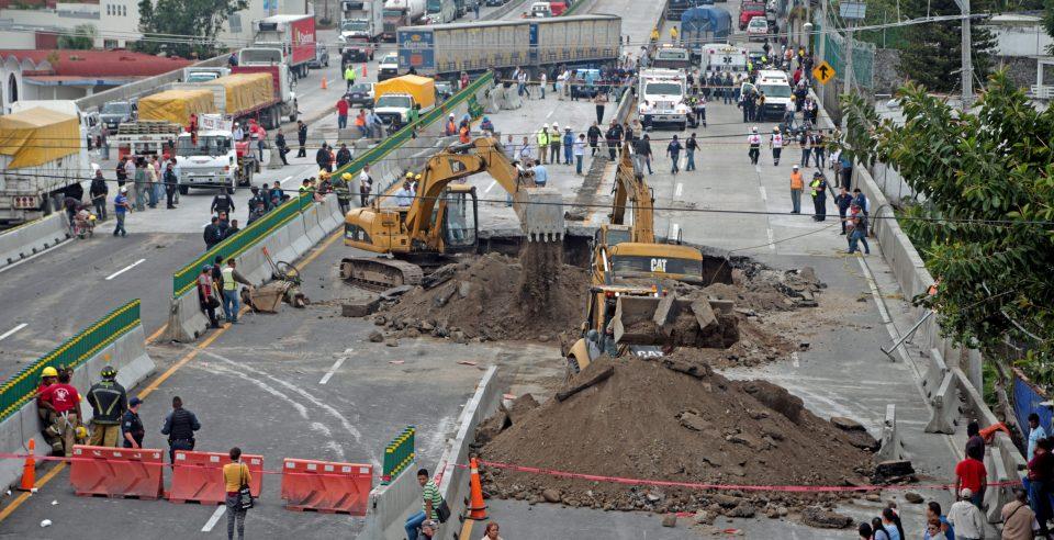 Familiar de víctimas acusa negligencia en construcción del Paso Exprés de Cuernavaca