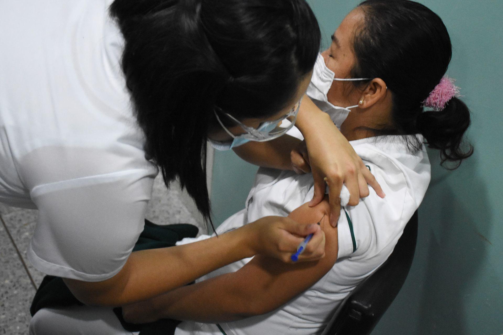 Destinan 5 mil 200 vacunas para personal médico de hospitales privados en CDMX
