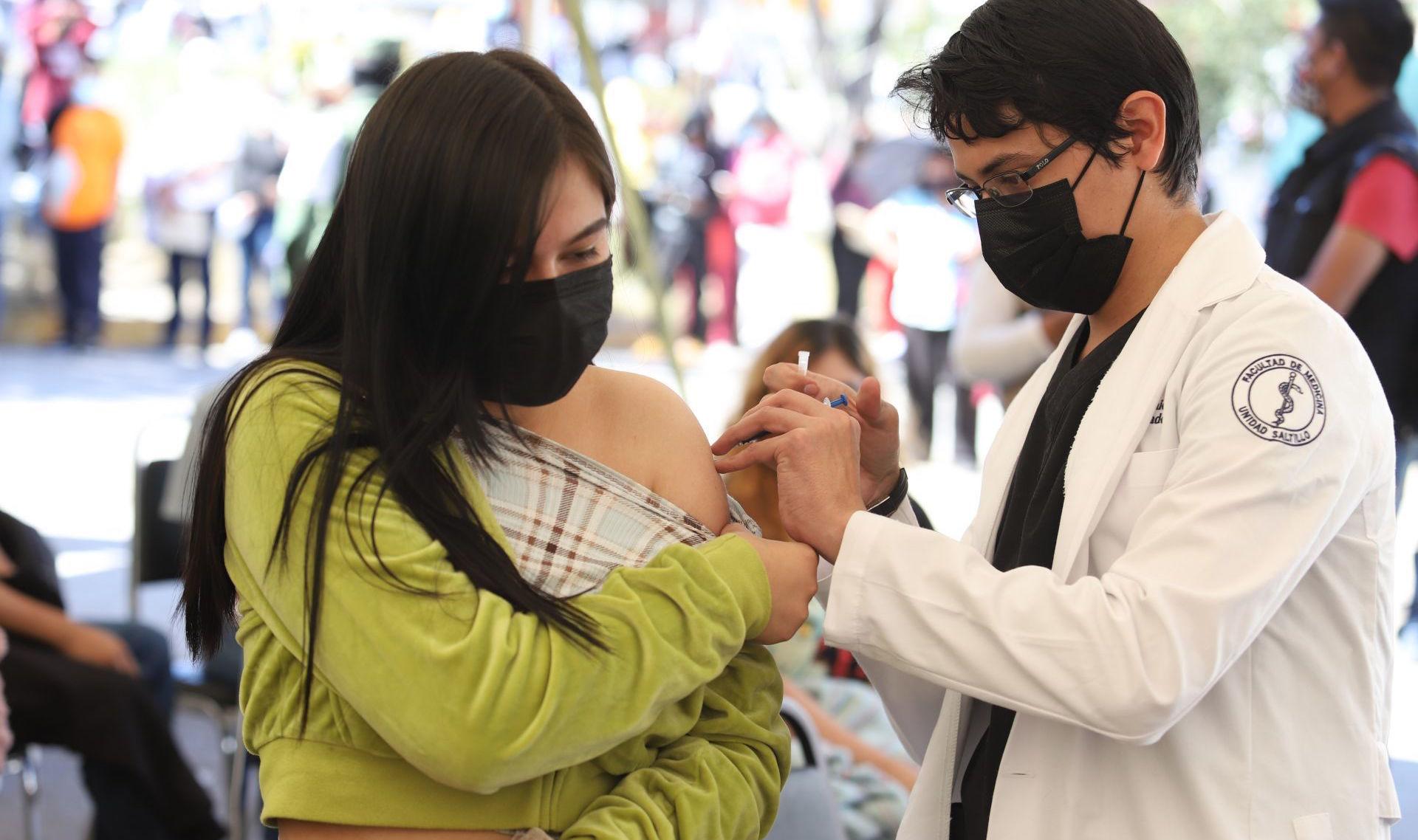 Aplicarán primera y segunda dosis de vacunas para menores de edad en 44 municipios del Edomex
