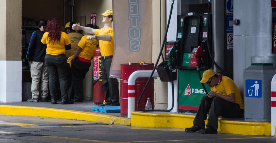 Gobierno de CDMX sugiere calendario para recargas de gasolina; reventa será sancionada