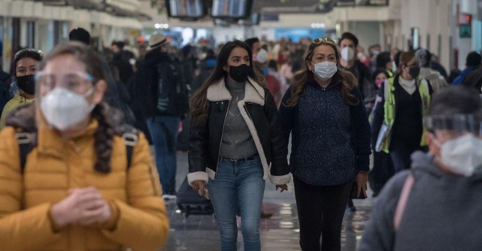 12 aeropuertos de México harán pruebas COVID a pasajeros que vayan a EU