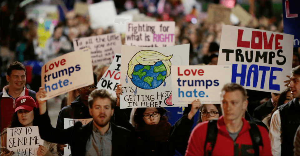 Bebés llorones e incitados por los medios: la respuesta de Trump y su equipo a las protestas