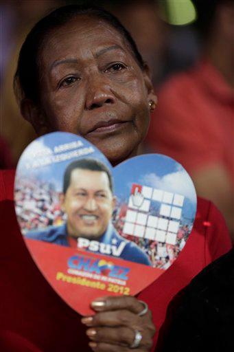 Chávez revela que tiene cáncer; seguirá en tratamiento en Cuba