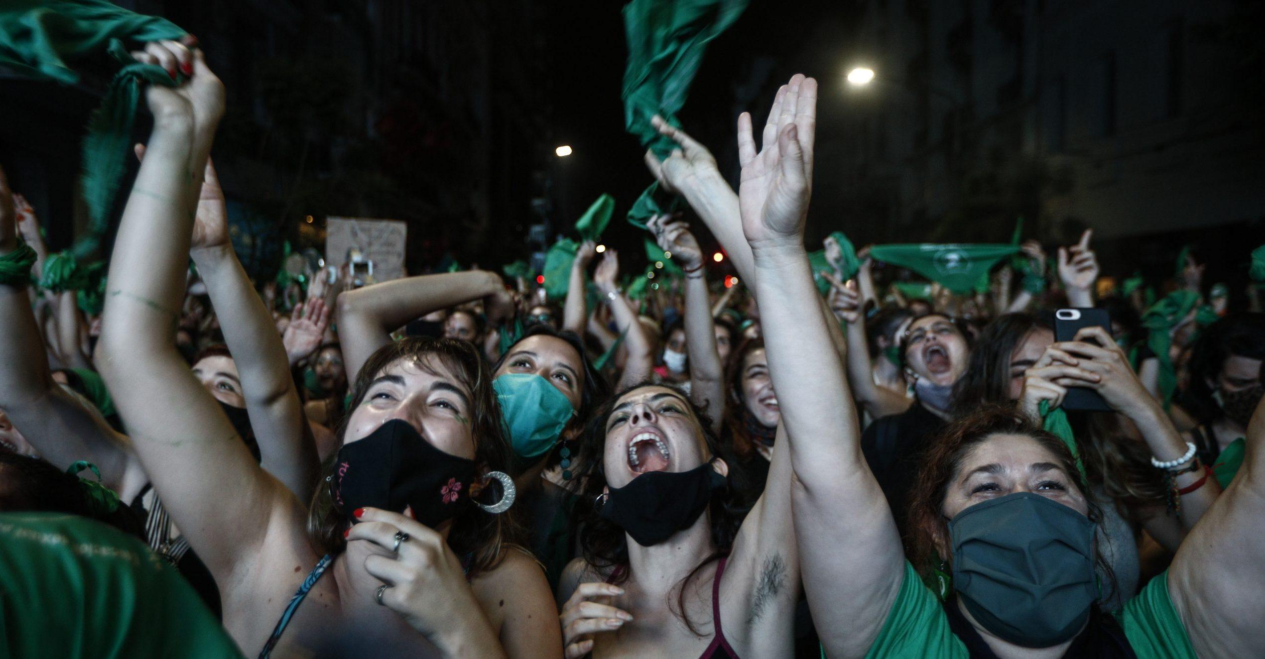 Argentina se pinta de verde: Senado aprueba legalización del aborto