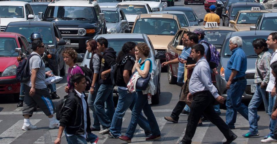 En Valle de México, el 68% de los que tienen auto viaja solo; apenas un 22% comparte y lleva a otros