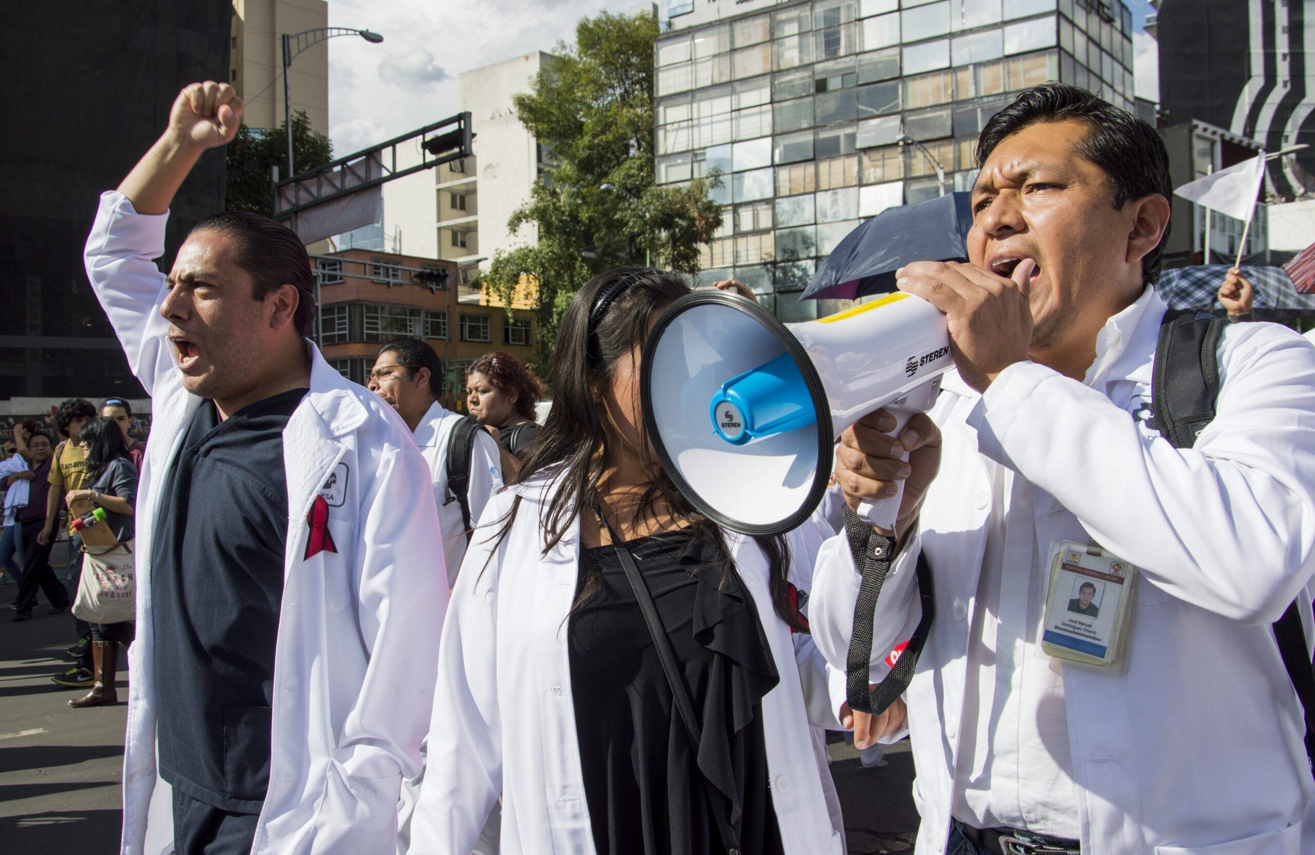 No se busca privatizar la salud, dice Narro tras marcha de Yosoymédico17