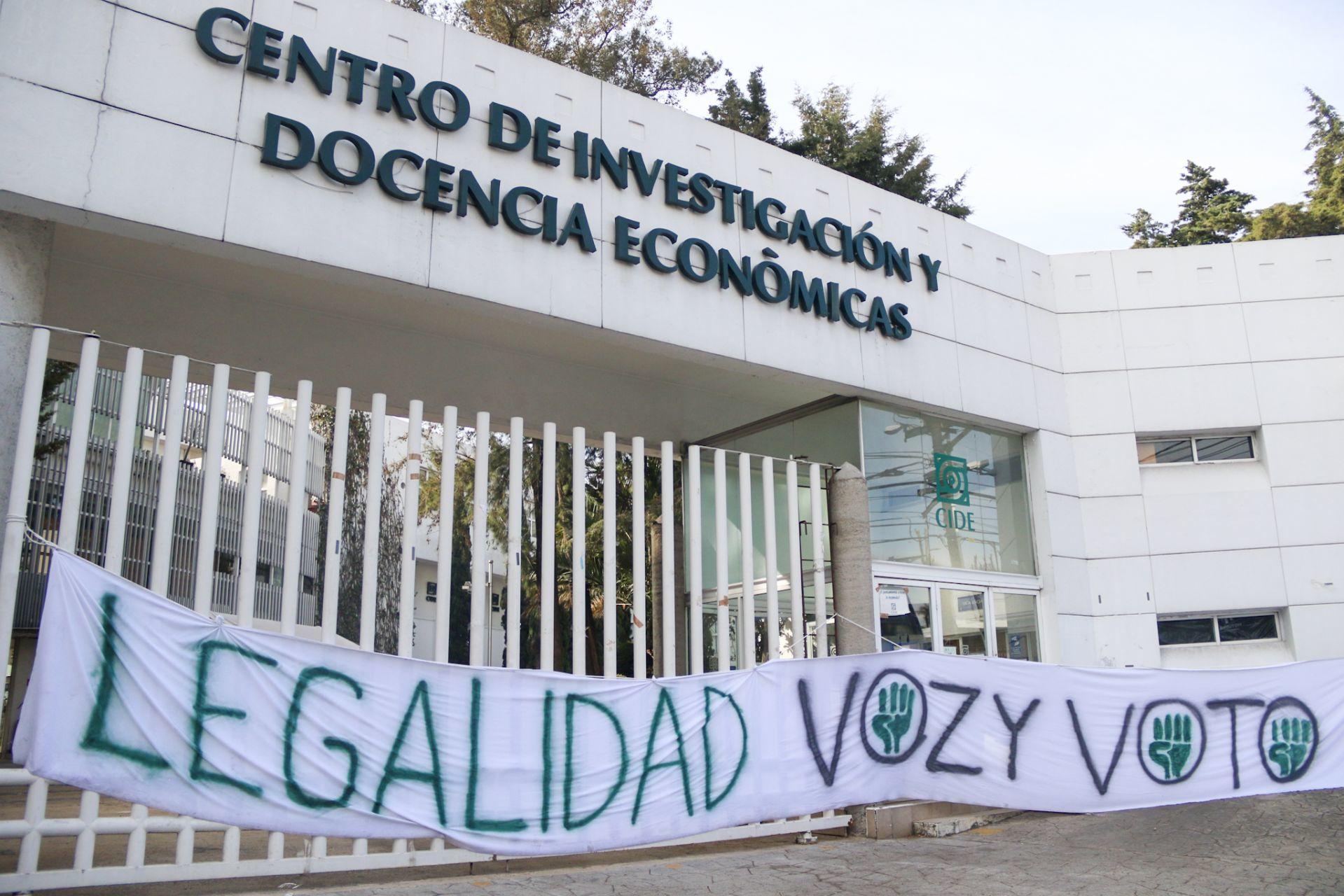 Periodistas y docentes del CIDE exigen transparentar nombramientos, destituciones y respetar estatutos internos
