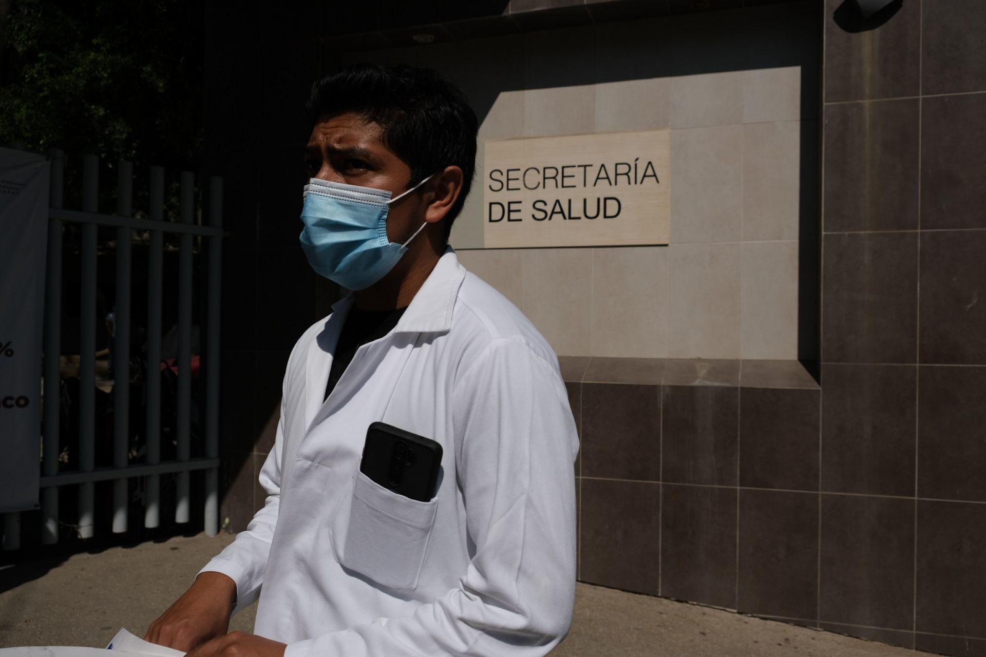 Salud alerta de fraude a egresados de medicina: extorsionadores ofrecen plazas y especialidades