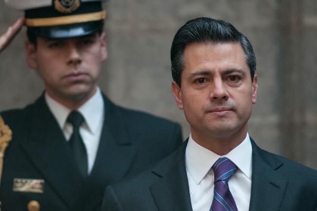 Presenta Peña Nieto su declaración patrimonial