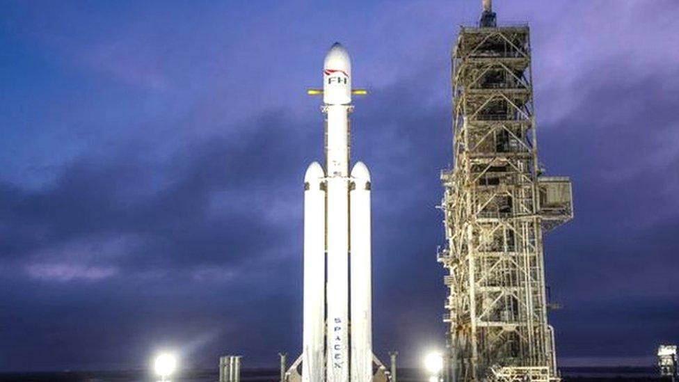 Cómo es el Falcon Heavy, el cohete más potente del mundo y por qué importa su lanzamiento