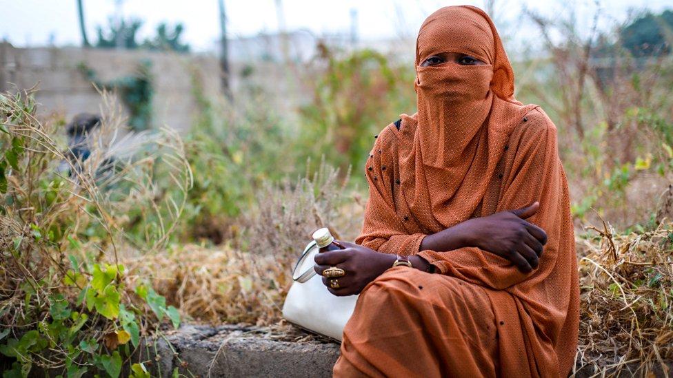 Cómo un jarabe para la tos con codeína está creando una generación de adictos en Nigeria