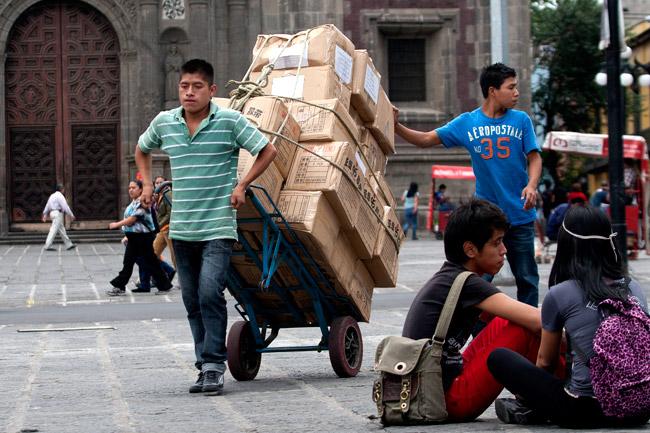 #SemáforoEconómico: Empleo, pobreza y deuda pública, entre los pendientes del gobierno de Peña Nieto