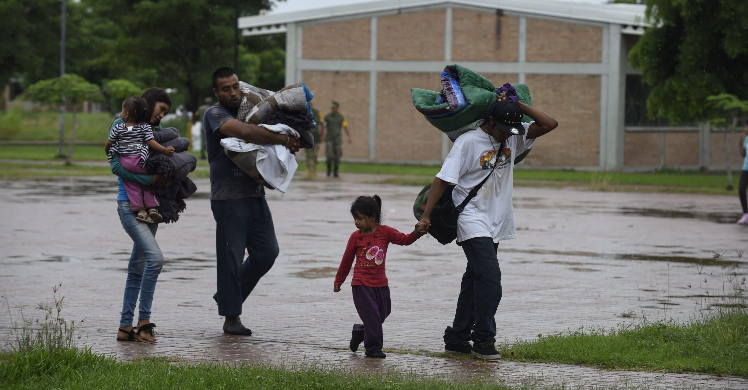 Willa pone en alerta a Sinaloa y Nayarit: miles de personas son evacuadas de las costas