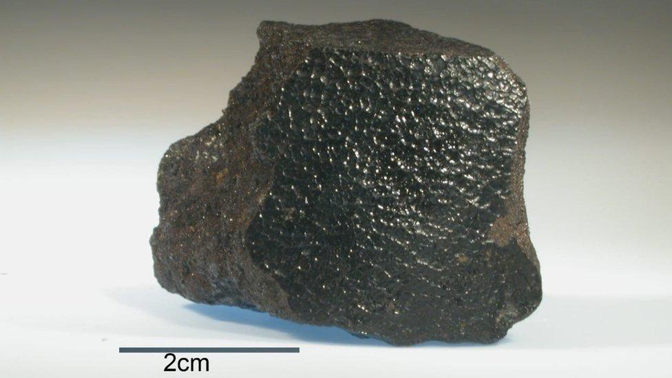 Meteorito que vale millones, perdido entre escombros del museo de Brasil; temen que lo roben