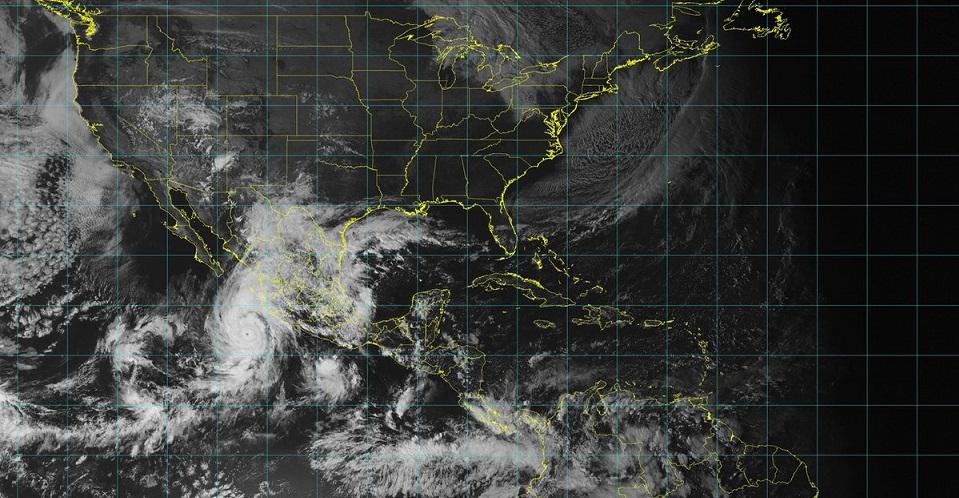 El huracán Willa gana fuerza frente a las costas de Jalisco