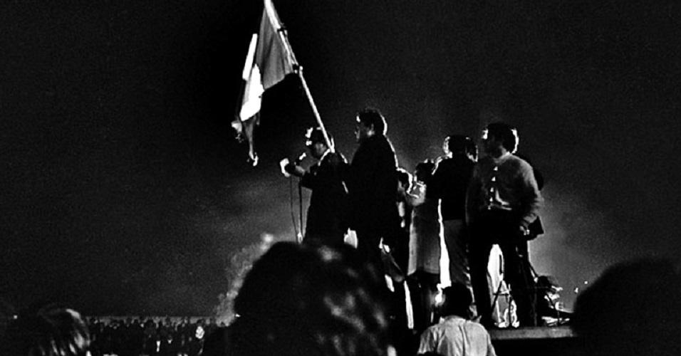 1968: En un ambiente festivo, estudiantes dan el Grito en CU, Zacatenco, Santo Tomás y la voca 7