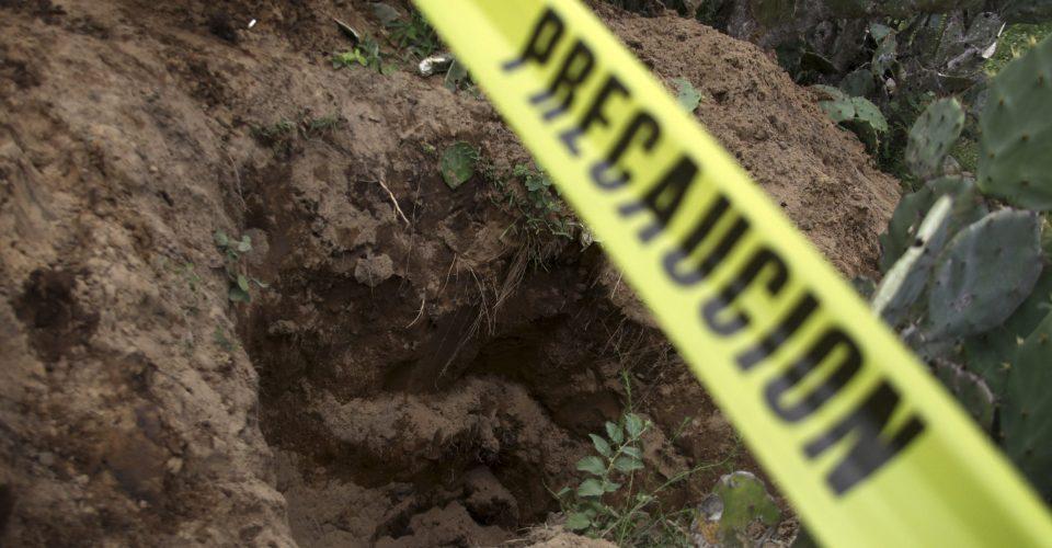 PGR ignora la mayor fosa ilegal del sexenio; no investiga el hallazgo de 245 cuerpos en Veracruz
