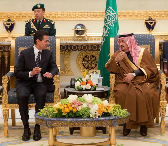 Peña Nieto condecoró a un rey saudí que decapitó a opositores