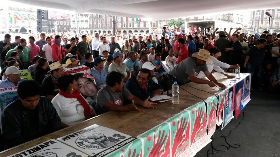 Papás de Ayotzinapa rechazan fiscalía propuesta por EPN: “necesitamos una que busque a los 43”