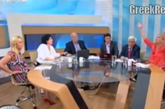 Legislador de la ultraderecha griega ataca a dos políticas en debate de TV