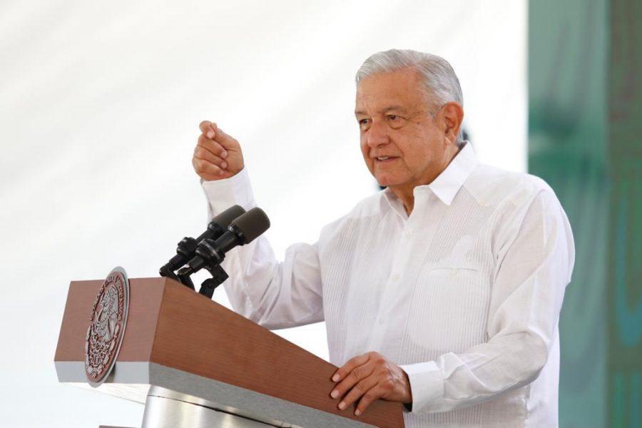 AMLO advierte con vetar la reforma que permitiría el cobro automático de créditos de nómina