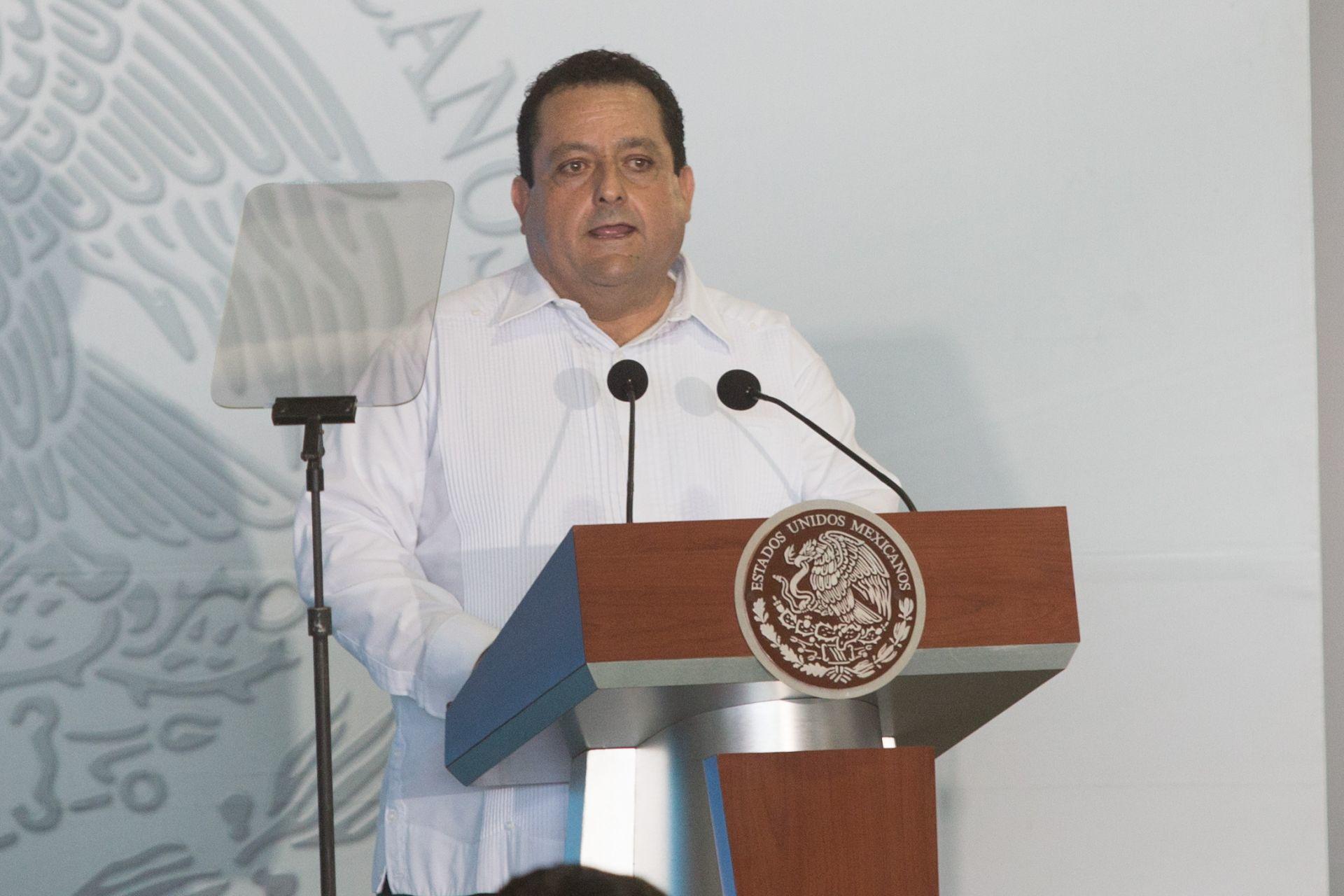 Ya son 11 gobernadores: Carlos Mendoza, de Baja California Sur, da positivo a COVID