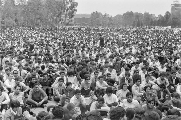 1968: El diálogo, solo con nosotros, dice el Consejo Nacional de Huelga; se suman más escuelas al movimiento