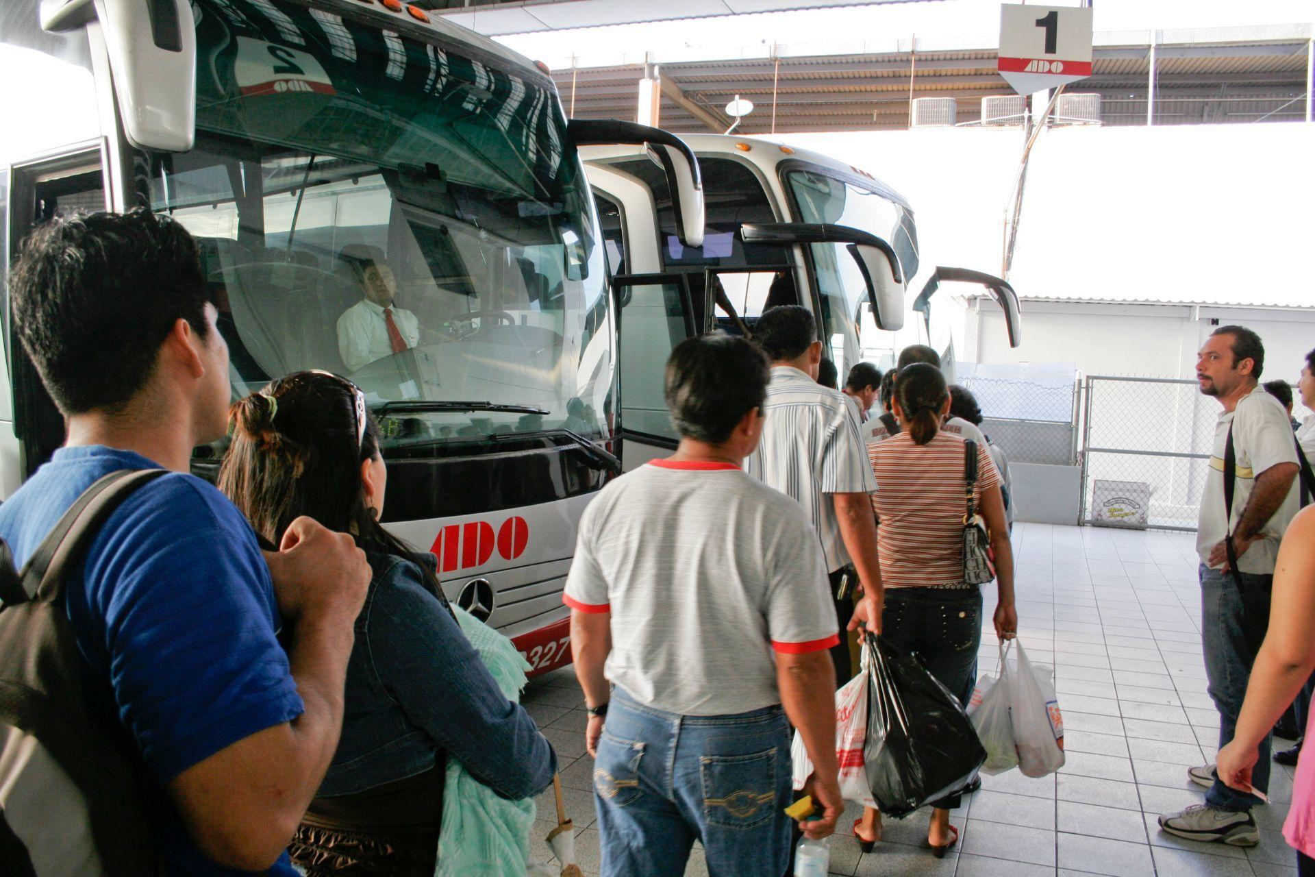 Migración pone a los autobuses en la mira: pasa de un operativo a 400 en seis meses