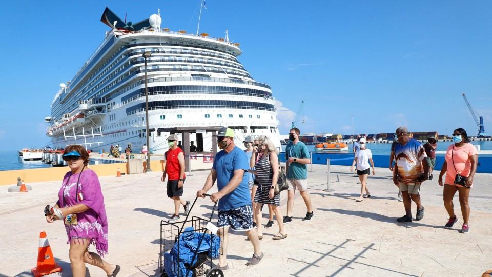 Puertos mexicanos recibirán cruceros con casos de COVID, anuncian Salud y Turismo