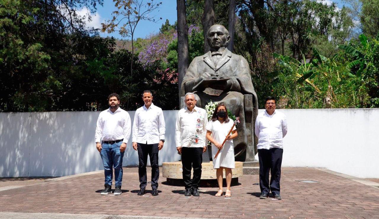De Guelatao a Oaxaca: AMLO anuncia construcción del ‘Camino de Benito Juárez’