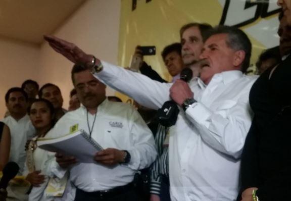 PRD elige a Estefan candidato en Oaxaca; Robles con un pie fuera del partido