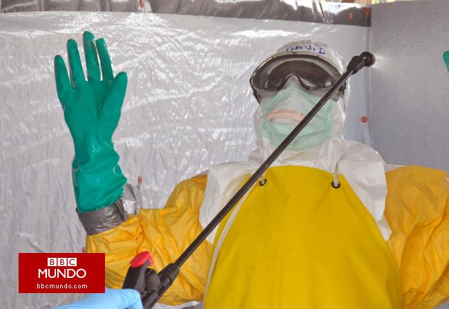 ¿Cómo fue posible contagiarse de ébola en un hospital de España?